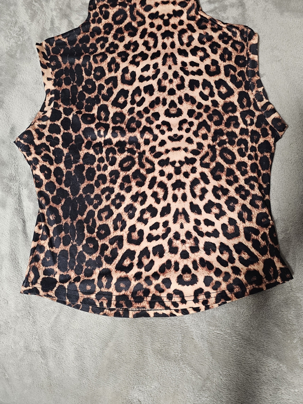 Sleeveless Leopard Print Tank Top in Tan & Black